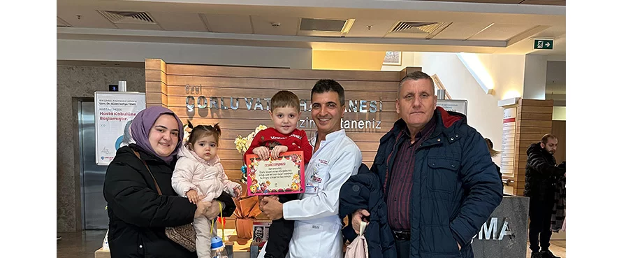 Ağzı Açık Uyuma ve Horlama Şikayetleri Yaşayan 4 Yaşındaki Hastamıza Adenoidektomi Operasyonu Gerçekleştirildi.