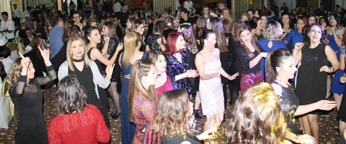 3. Geleneksel Yeni Yıl Yemeği ve Neşeli Saatleri