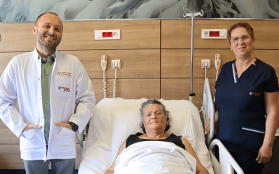 75 Yaşındaki Hastamıza Robotik Cerrahi ile Total Kalça Protezi Ameliyatı Yapıldı.