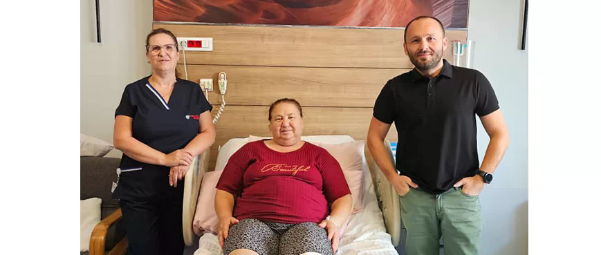 60 Yaşındaki Hastamıza Robotik Cerrahi ile Total Diz Protezi Ameliyatı Yapıldı.