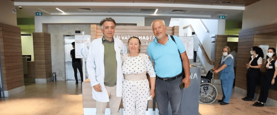 Op. Dr. Oğuz Özel Vidasız ve Kesisiz Vertebroplasti Ameliyatı