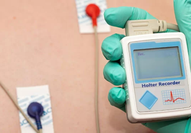 Ritim Holter Testi: Kalp Ritim Bozukluklarını İzleme ve Değerlendirme